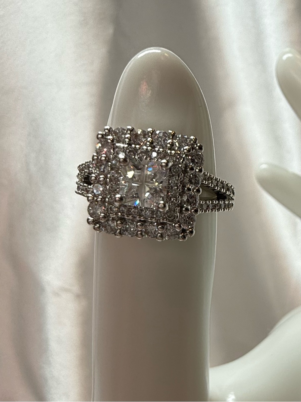Size 6 Silver Tone Rhinestone Princess Cut Halo Statement Cocktail Ring Classic